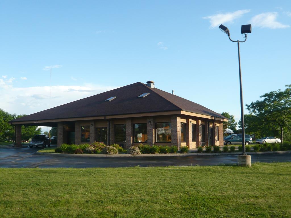 Super 8 By Wyndham Green Bay I-43 Bus. Park Exterior photo